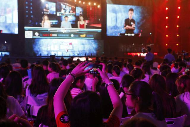 这些新闻传 这些新闻传